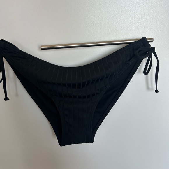 🆕La Vie En Rose Black Bikini Bottom - Picture 1 of 7